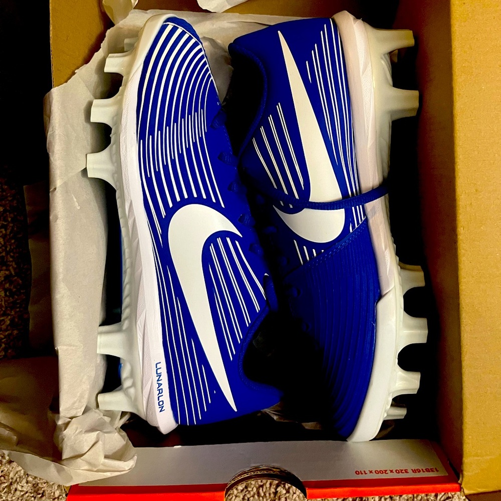 BRAND NEW Nike soccer shoes